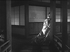 『怪猫有馬御殿』 1953　約49分：斜めの渡り廊下から縁側へ