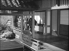 『怪談佐賀屋敷』 1953　約13分：縁側廊下、交差する渡り廊下