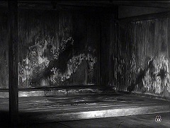 『蜘蛛巣城』 1957　約38分：北の館　開かずの間の壁