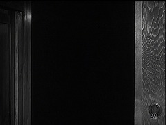 『蜘蛛巣城』 1957　約45分：北の館　夫婦の部屋から別の部屋へ