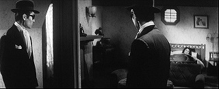 『女吸血鬼』 1959　約49分：屋敷の母親の部屋＋男とその鏡像