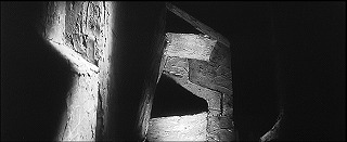 『女吸血鬼』 1959　約1時間1分：地底城への通路に入ったところ
