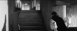 『女吸血鬼』 1959　約1時間6分：地底城、上り階段の先に吹抜歩廊