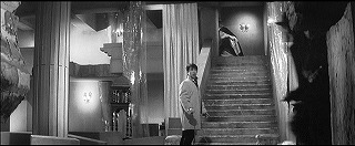 『女吸血鬼』 1959　約1時間10分：地底城、階段と吹抜歩廊のある広間