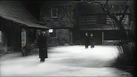 『死霊の町』 1960　約58分：霧の街路＋停止した町民たち
