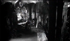 『血ぬられた墓標』 1960　約9分：教会の廃墟