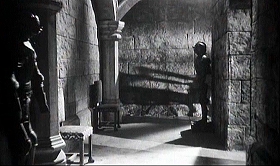 『血ぬられた墓標』 1960　約1時間1分：アンドレの部屋へ戻る