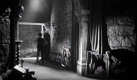 『血ぬられた墓標』 1960　約1時間11分：隠し廊下内