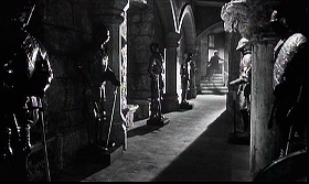 『血ぬられた墓標』 1960　約1時間19分：アーケード付き廊下
