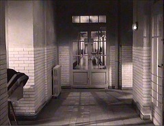 『顔のない眼』 1960　約10分：遺体安置所への廊下