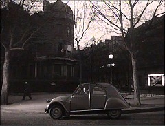 『顔のない眼』 1960　約30分：街＋ドームをのせた三階建ての建物
