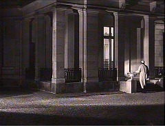 『顔のない眼』 1960　約1時間21分：病院、玄関前
