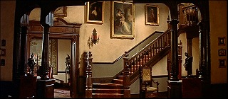 『アッシャー家の惨劇』 1960　約53分：階段広間、シャンデリアなし