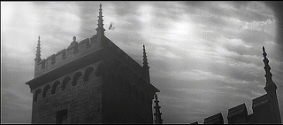 『回転』 1961　約30分：角塔、下から　鳥と人影