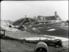 『尼僧ヨアンナ』 1961　約3分：荒れ野の遠くに修道院