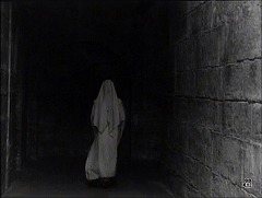 『尼僧ヨアンナ』 1961　約56分：修道院　二階廊下、反対側へ