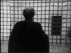 『尼僧ヨアンナ』 1961　約1時間22分：修道院　屋根裏（＝物干し場）＋中央に据えつけられた格子