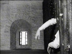 『尼僧ヨアンナ』 1961　約1時間28分：修道院　屋根裏＋中央に据えつけられた格子