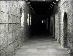 『尼僧ヨアンナ』 1961　約1時間46分：修道院　二階廊下