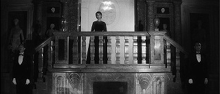『去年マリエンバートで』 1961　約21分：左右に分かれる階段