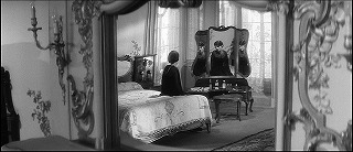 『去年マリエンバートで』 1961　約56分：Aの部屋　鏡に映る三面鏡