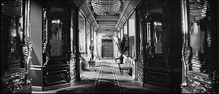 『去年マリエンバートで』 1961　約1時間21分：廊下＋四つ辻の角に鏡