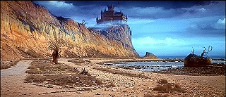 『恐怖の振子』 1961　約1分：城の外観、少し離れた海(?)岸から