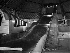 『恐怖の足跡』 1962　約47分：滑り台