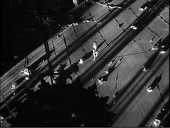 『恐怖の足跡』 1962　約49分：広い空間、上から