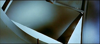 『姦婦の生き埋葬』 1962　約29分：霊廟の可動式天井、下から