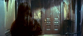 『怪異ミイラの恐怖／黒猫の怨霊／人妻を眠らす妖術』 1962　約17分：第1話　二階廊下＋亡霊