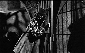 『恐怖のロンドン塔』 1962　約25分：地下の格子戸