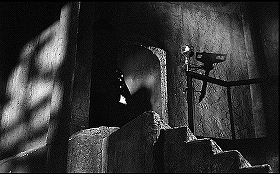 『恐怖のロンドン塔』 1962　約42分：納骨堂への階段、下から