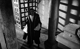 『恐怖のロンドン塔』 1962　約44分：納骨堂の入口附近、やや上から