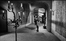 『恐怖のロンドン塔』 1962　約1時間0分：幅の変化する廊下