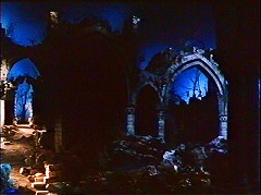 『ブラック・サバス　恐怖！三つの顔』 1963　約1時間1分：第2話「ヴルダラーク」　修道院址　アーチ群