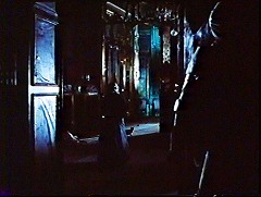 『ブラック・サバス　恐怖！三つの顔』 1963　約1時間11分：第3話「水滴」　屋敷の廊下＋猫