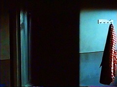 『ブラック・サバス　恐怖！三つの顔』 1963　約1時間21分：第3話「水滴」　ヘレンの部屋、浴室の入口