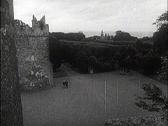 『ディメンシャ13』 1963　約18分：城の手前、高い位置から