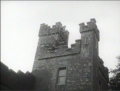 『ディメンシャ13』 1963　約24分：角塔、低い位置から