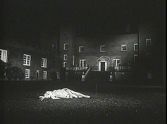 『ディメンシャ13』 1963　約51分：城の前面、夜