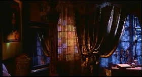 『白い肌に狂う鞭』 1963　約37分：ネヴェンカの部屋、左下に大鏡