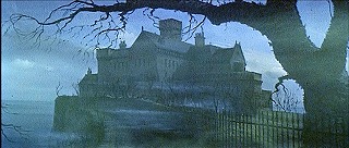 『怪談呪いの霊魂』 1963　約29分：城の外観＋霧