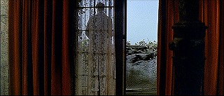 『怪談呪いの霊魂』 1963　約29分：二人の部屋からバルコニー
