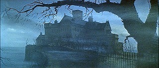 『怪談呪いの霊魂』 1963　約55分：城の外観＋霧