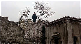 『吸血鬼の接吻』 1963　約1分：墓地の傍