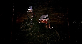『吸血鬼の接吻』 1963　約43分：灯りのともった夜の城