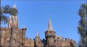 『顔のない殺人鬼』 1963　約24分：城、外観