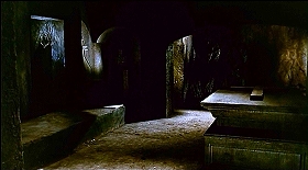 『顔のない殺人鬼』 1963　約30分：地下の納骨堂