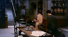 『顔のない殺人鬼』 1963　約1時間4分：厨房と階段